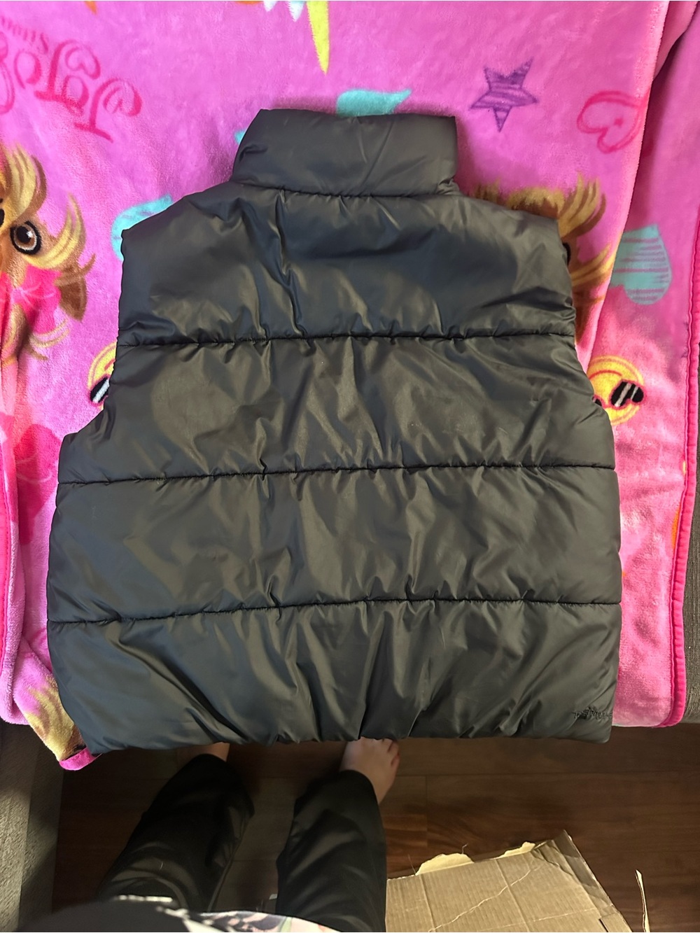Nike Black Puffer Vest for Kids with White Swoosh - Picture 2 of 3